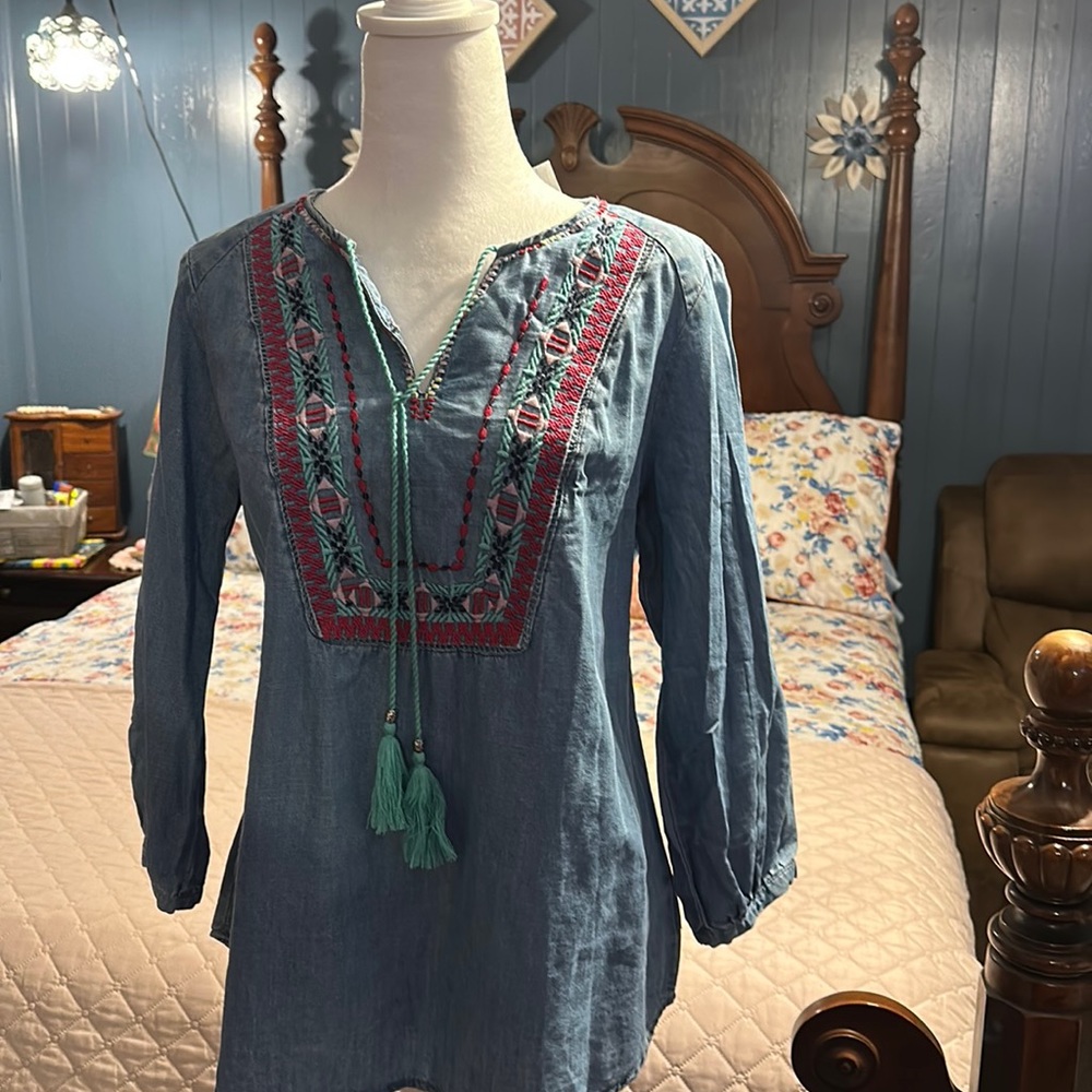 NWT Brand Vintage America embroidered 3/4 sleeve shirt size Small